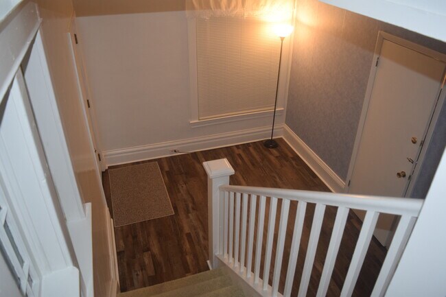 entryway / mudroom - 628 E Garfield St