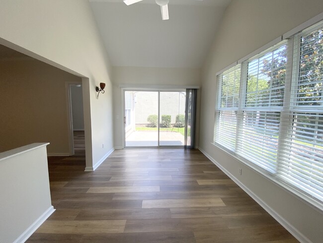 Foto del edificio - Wake up to a Golf Course View at this Home...