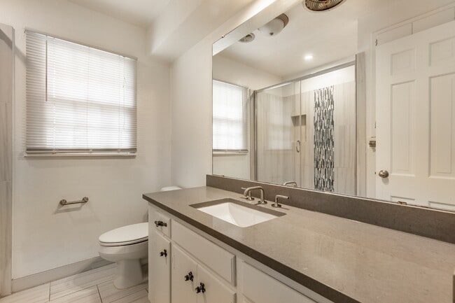 Building Photo - 2605 Abbey Rd