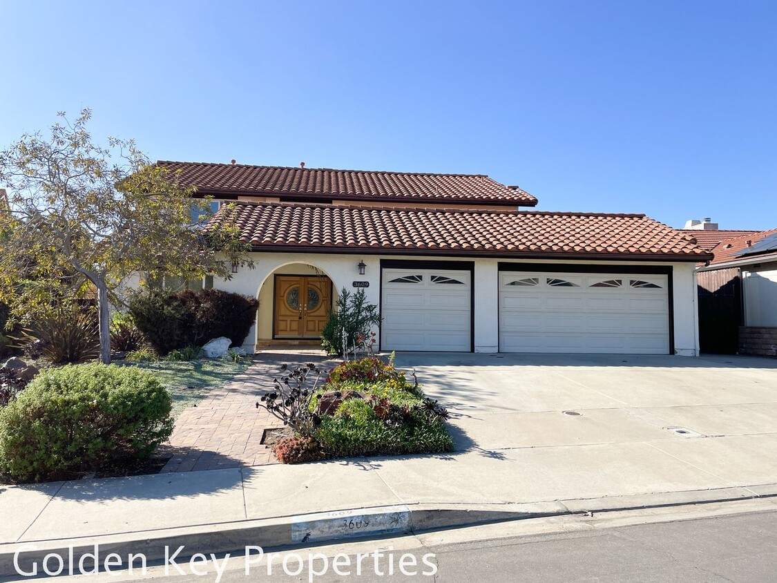 Foto principal - Beautiful two-story home in Carlsbad!