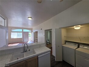 Building Photo - 3125 N Buffalo Dr