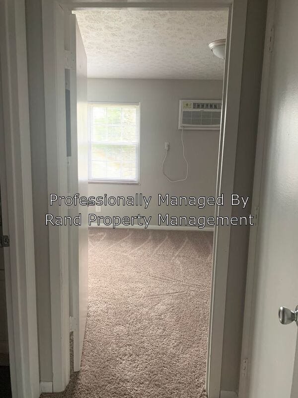 Building Photo - 301 Dahlia Dr