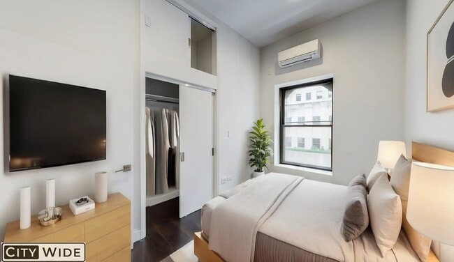 Building Photo - 28 W 48th St