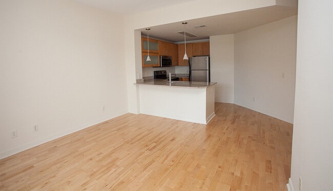 Foto del edificio - 242 E Water St