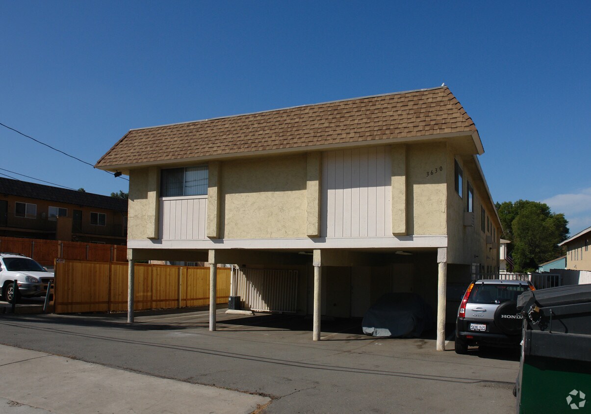Building Photo - 3630 S Barcelona St