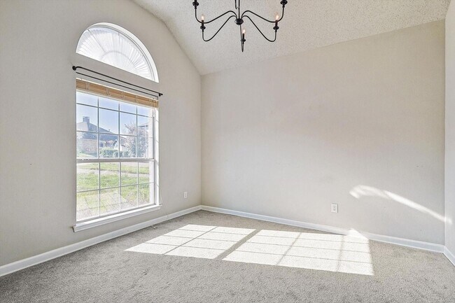 Building Photo - 1319 Barclay Dr
