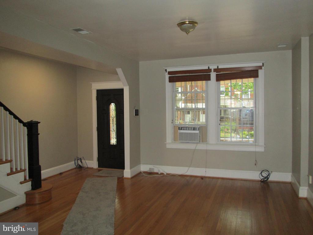 Primary Photo - 109 Longfellow St NE