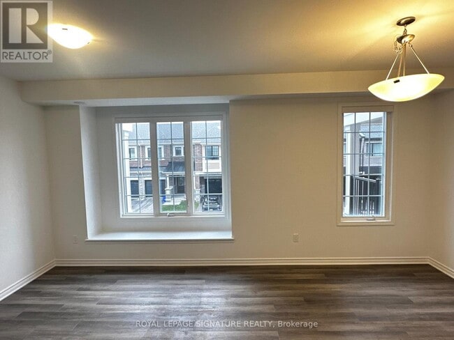 Photo du bâtiment - 1259 Lily Cres