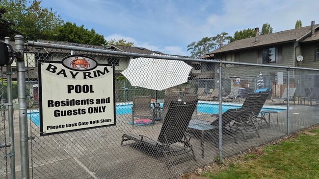 Building Photo - 2 Bedroom 1.5 Bath Townhome with Private B...