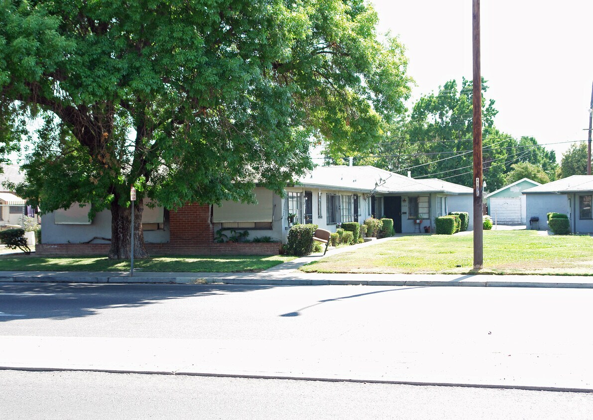 Primary Photo - 2126-2136 N 1st St