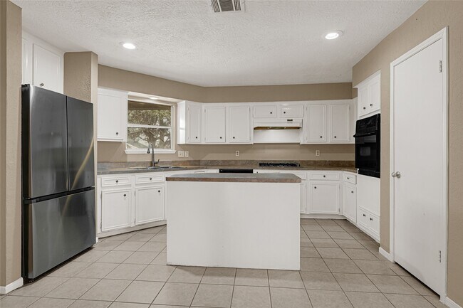 Foto del edificio - 3023 Jewel Ann St