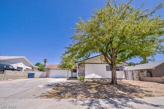 Building Photo - 3990 E Syracuse Dr