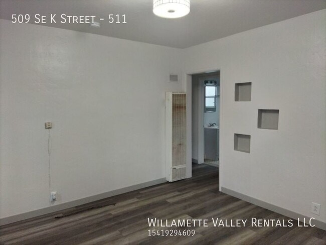 Building Photo - Newly renovated 2bdrm/1bath duplex in Gran...