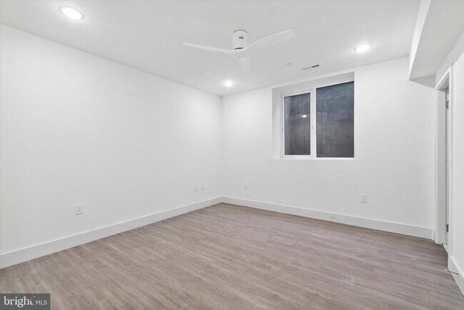 Foto del edificio - 1221 E Fletcher St