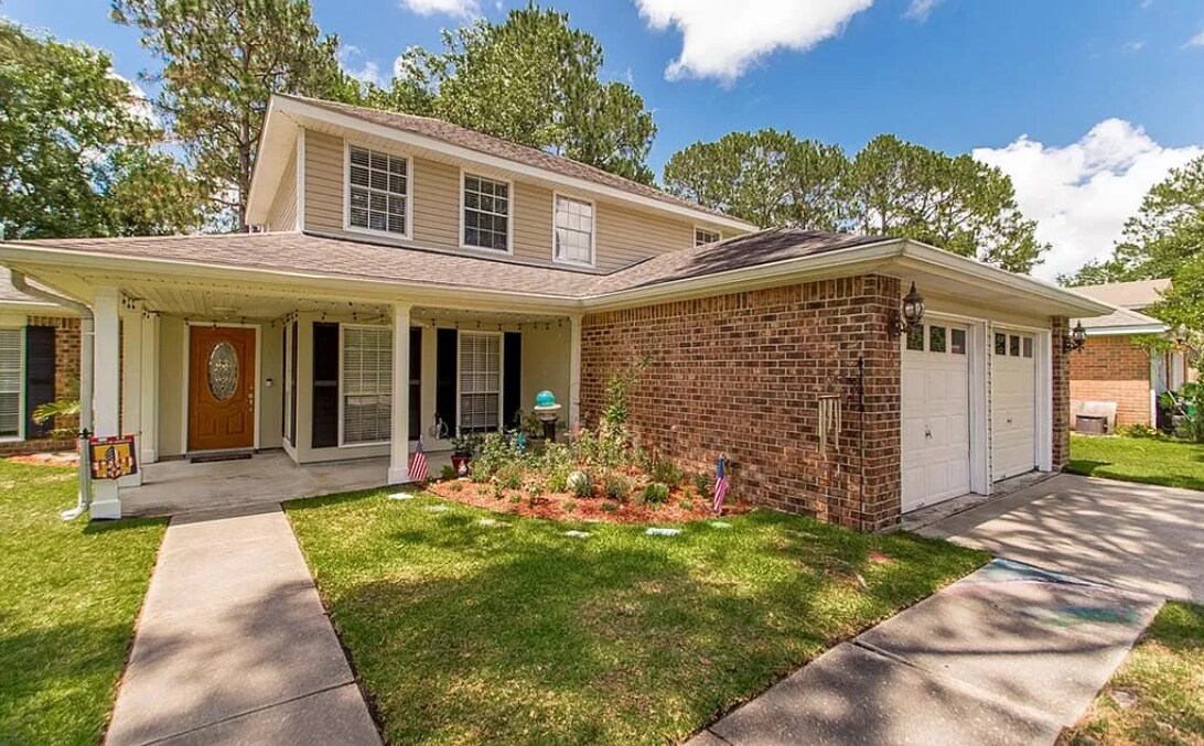 Foto principal - 105 Larchwood Dr