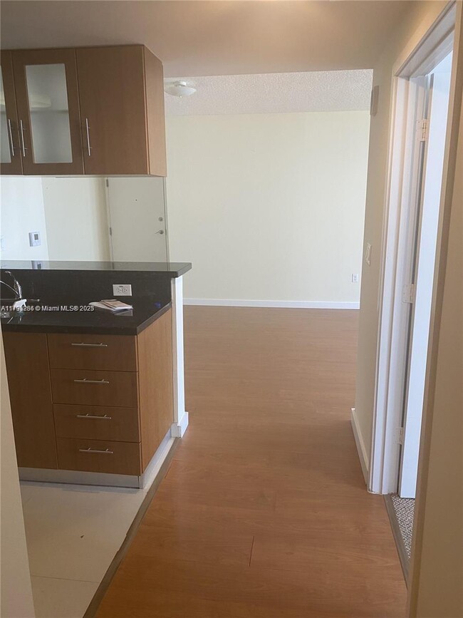Foto del edificio - 601 NE 23rd St