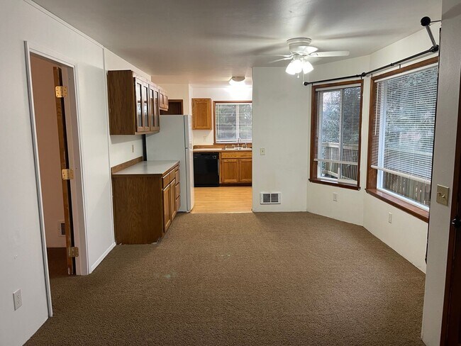 Foto del edificio - Rambler Style Duplex on approximately 5 acres