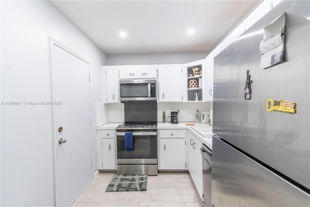 Foto del edificio - 5840 NE 22nd Way