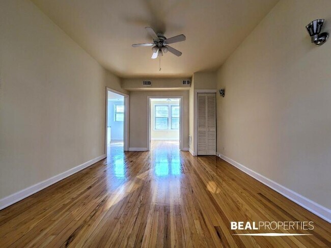 Foto del edificio - 2 bedroom in CHICAGO IL 60657