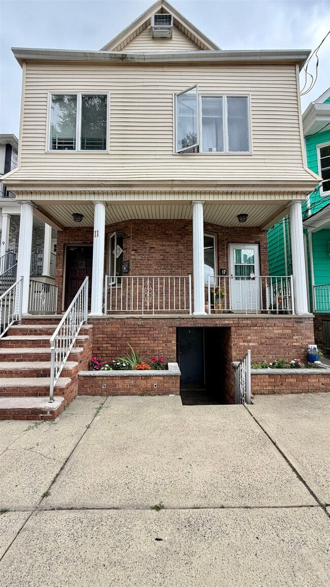 Photo - 11 E 37th St (Bayonne, NJ) Apartment