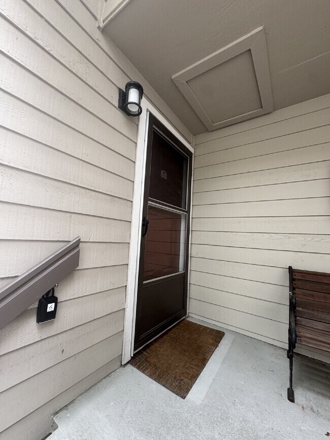 Foto del edificio - Downtown Woodinville Condo Available Now!