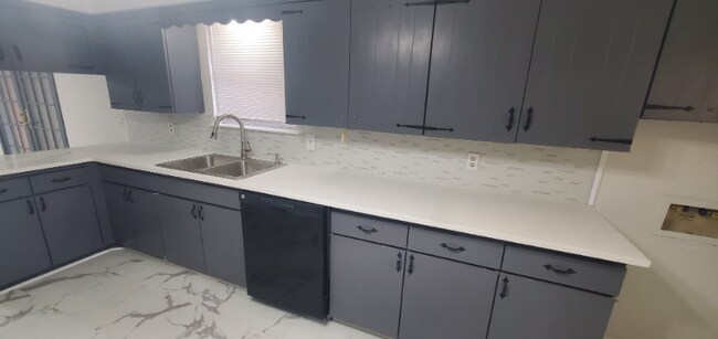 Building Photo - 513 Bedford Dr