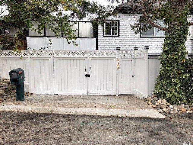 Primary Photo - 600 Wateree St