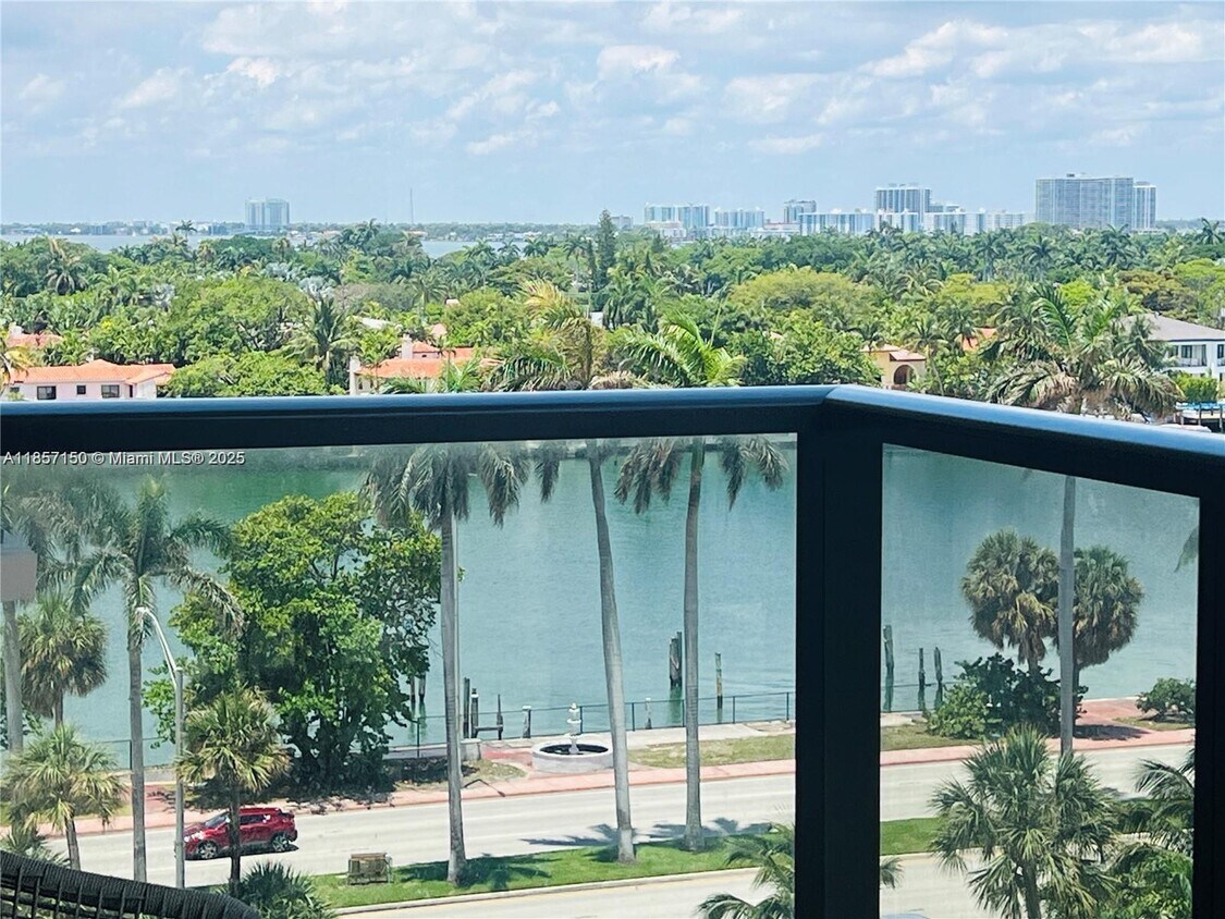Primary Photo - 5225 Collins Ave