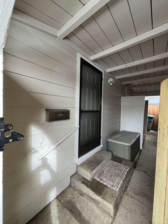 Foto del edificio - Updated Granny Unit-Prime Montgomery Villa...