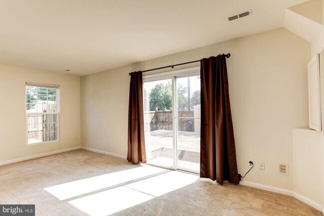 Foto del edificio - 4831 Green Duck Ln