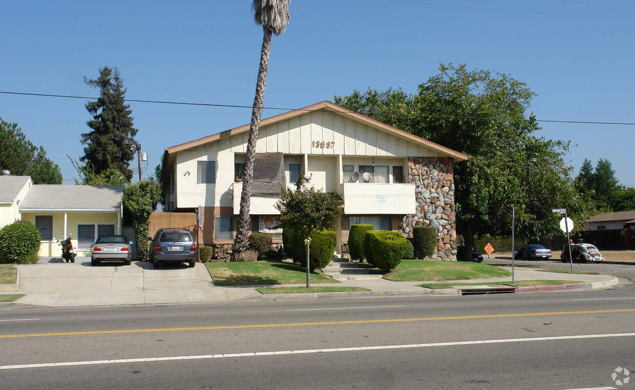 Building Photo - 13837 Burbank Blvd