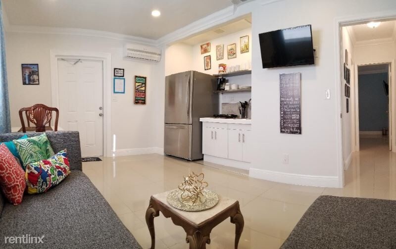 Primary Photo - 4122 N Circle Dr