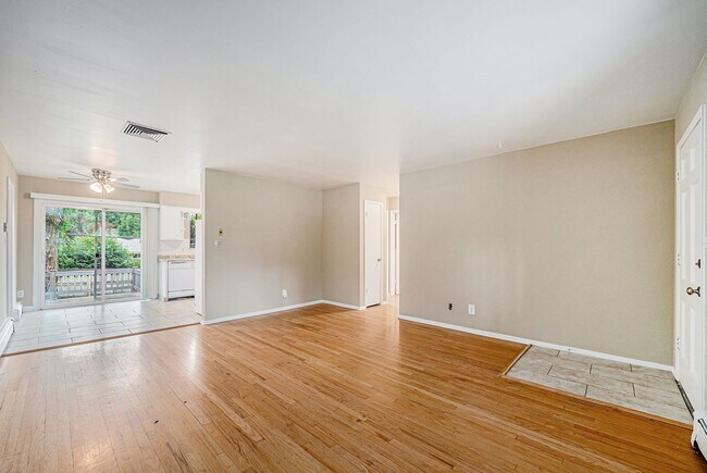 Foto del edificio - AVAILABLE FOR IMMEDIATE MOVE IN