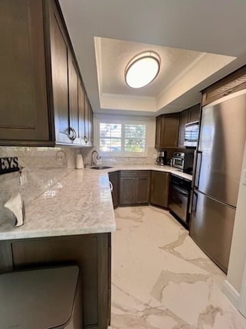 Kitchen & appliances - 68 Yacht Club Dr