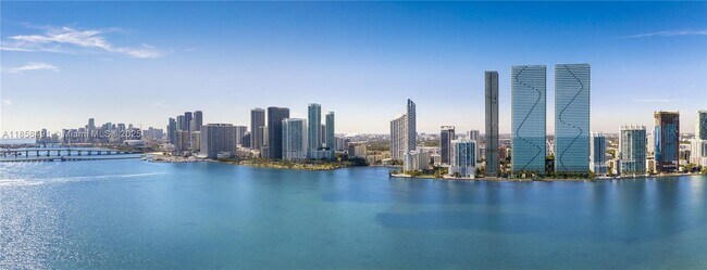 Foto del edificio - 700 NE 24th St