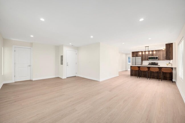 Building Photo - 511 Forest Ave