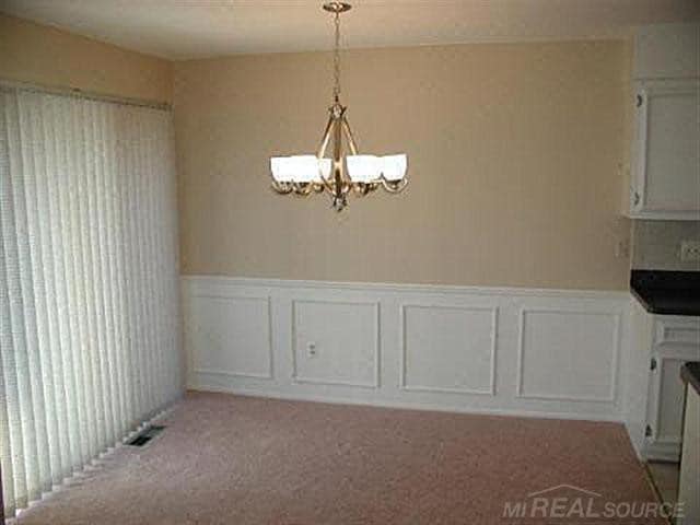 Building Photo - 24035 Meadowbridge Dr