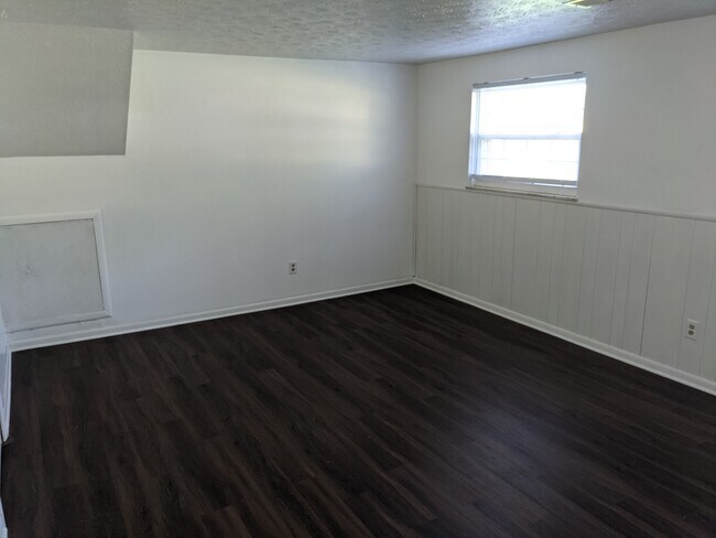 Foto del edificio - Beautiful 3BR 1BA Home with fenced in yard