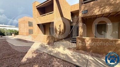 Building Photo - 2625 E Indian School Rd