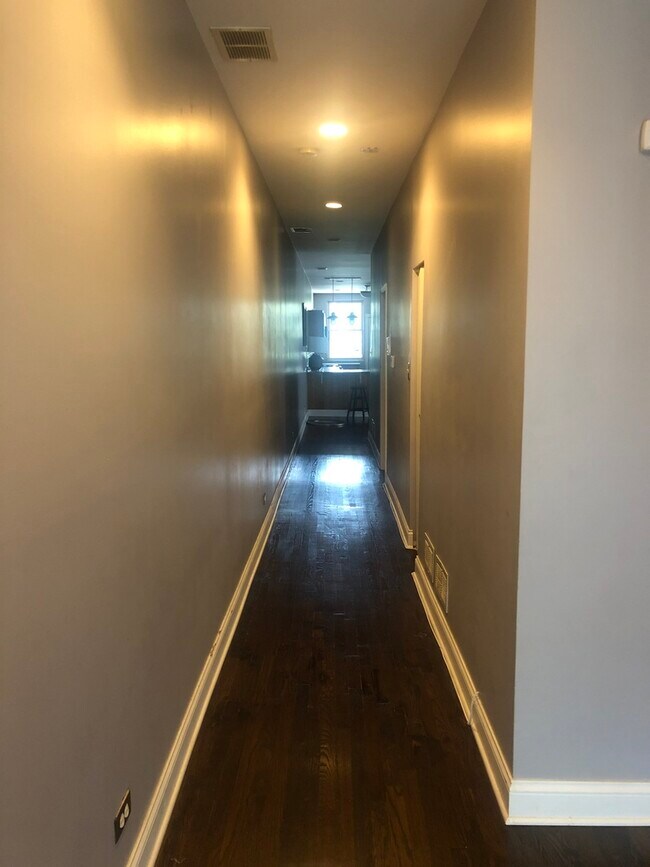 Foto del edificio - 4810 S Prairie Ave