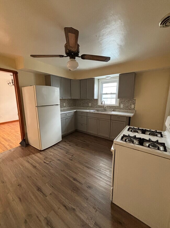 Foto del edificio - 162 Seminary Ave