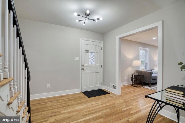 Building Photo - 4311 Southwood Dr