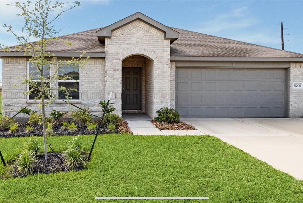 Primary Photo - 5005 Almond Ter Dr