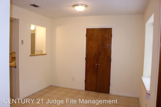 Foto del edificio - 1921 Garden Crest Ln