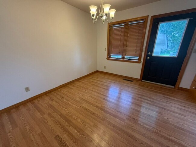 Foto del edificio - 3202 Chatham Dr