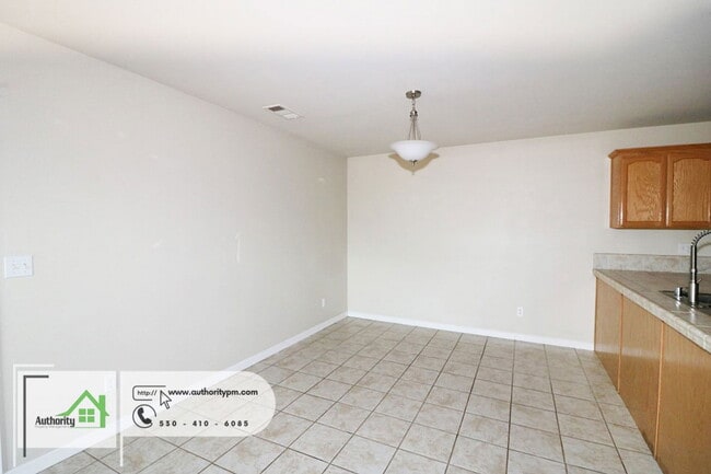 Building Photo - 22371 Rio Alto Dr