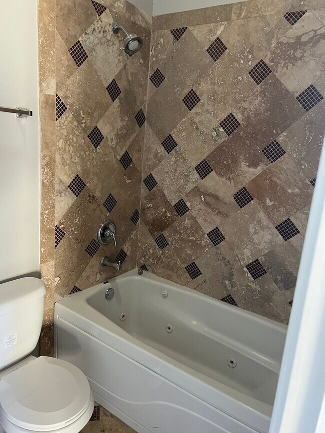 Foto del edificio - 450 E Bowen Ave