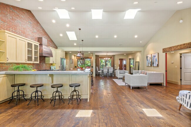 Foto del edificio - 1269 Glen Eyrie Ave