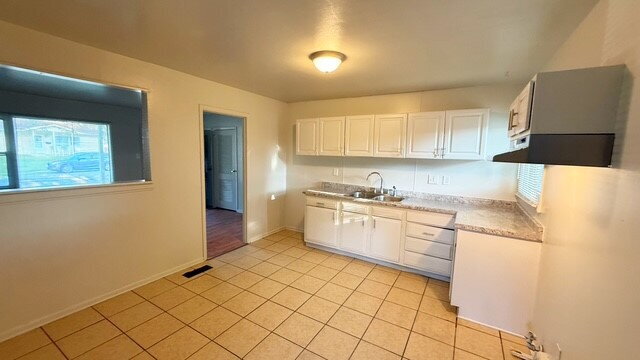 Building Photo - WESTSIDE - 3 BEDROOM RANCH HOME AVAILABLE NOW!