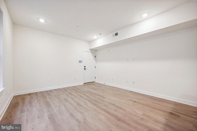 Building Photo - 911 S 51st St